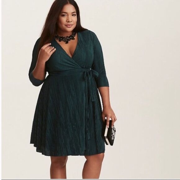 Torrid Green Pleated Fit and Flare Dress V-Neck 3/4 Sleeve - Picture 2 of 4